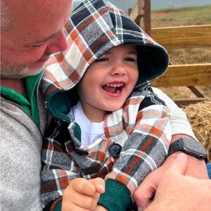 Flannel button up hoodie, Size 2T, the perfect fall colors. Wore ONE time